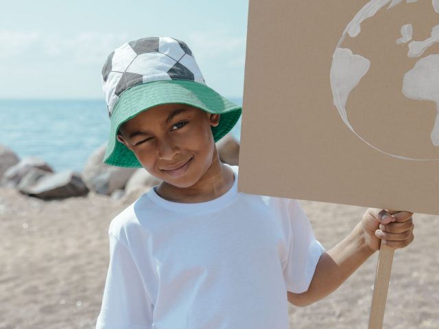 Choisir des Vêtements pour Enfants Écologiques : Un Guide Pratique